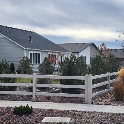 51 Concrete Split Rail With Wire Mesh To Keep Dogs In